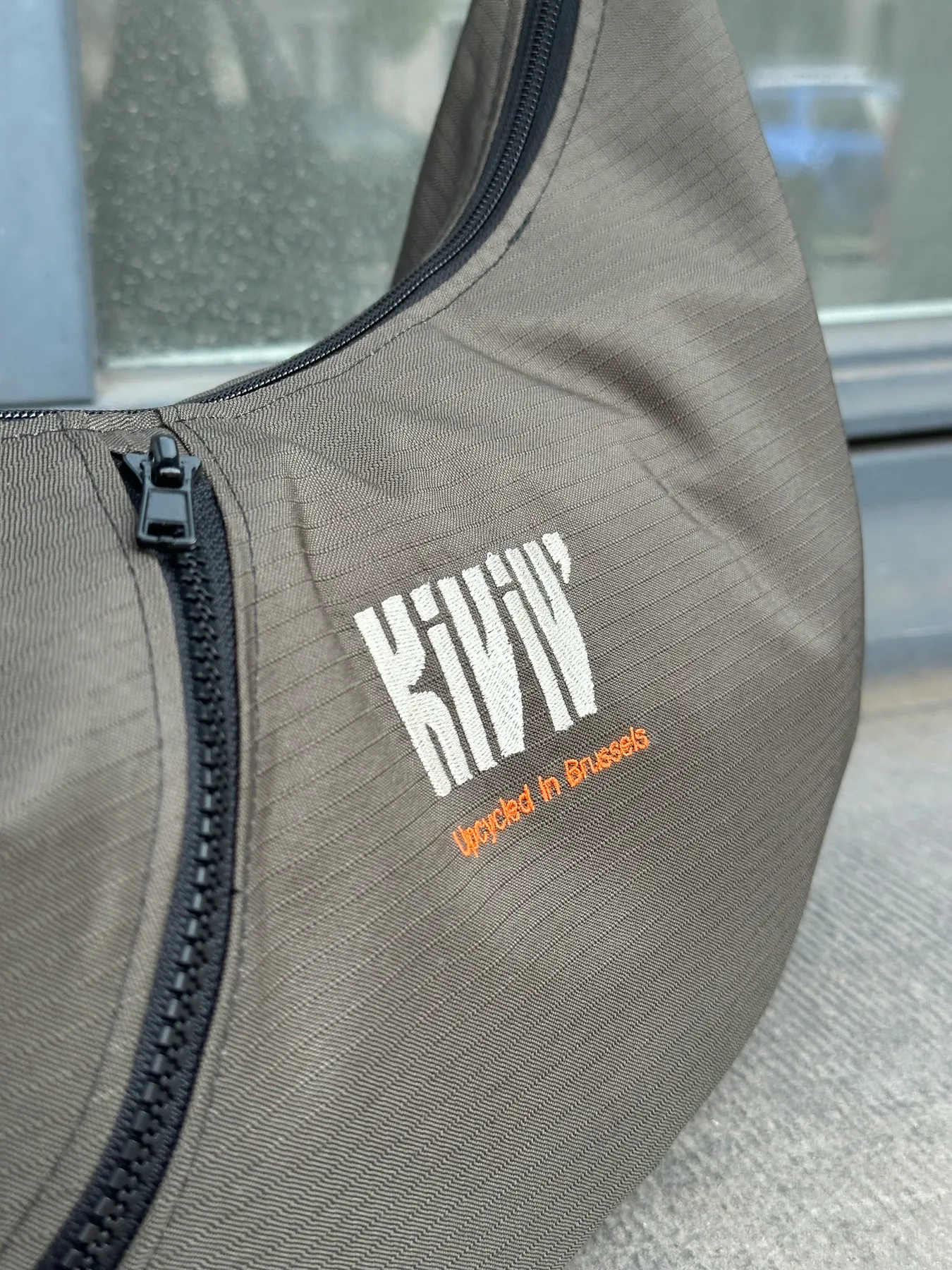 Demi-lune — Kaki « Upcycled in Brussels »