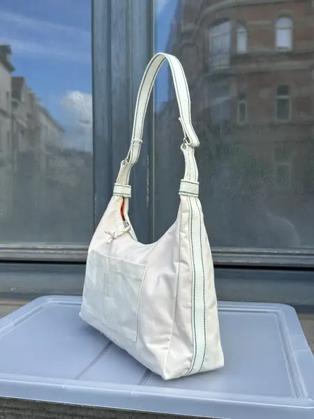 Hobo — Écru